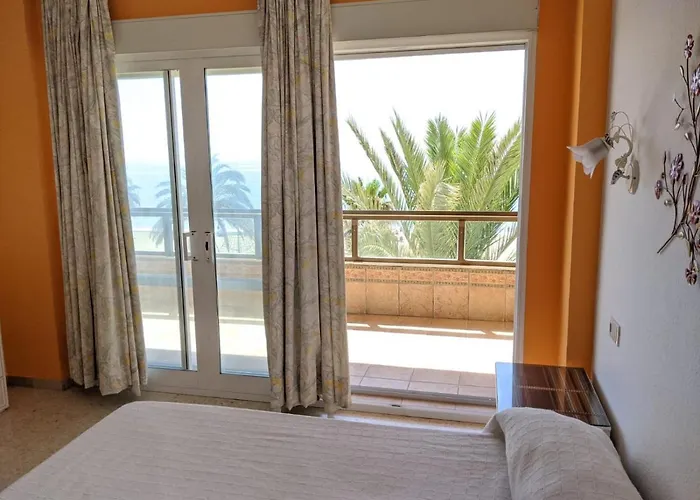 Primera Línea De Playa, 2-4 Personas * Estepona