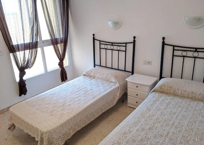 Primera Línea De Playa, 2-4 Personas * Estepona